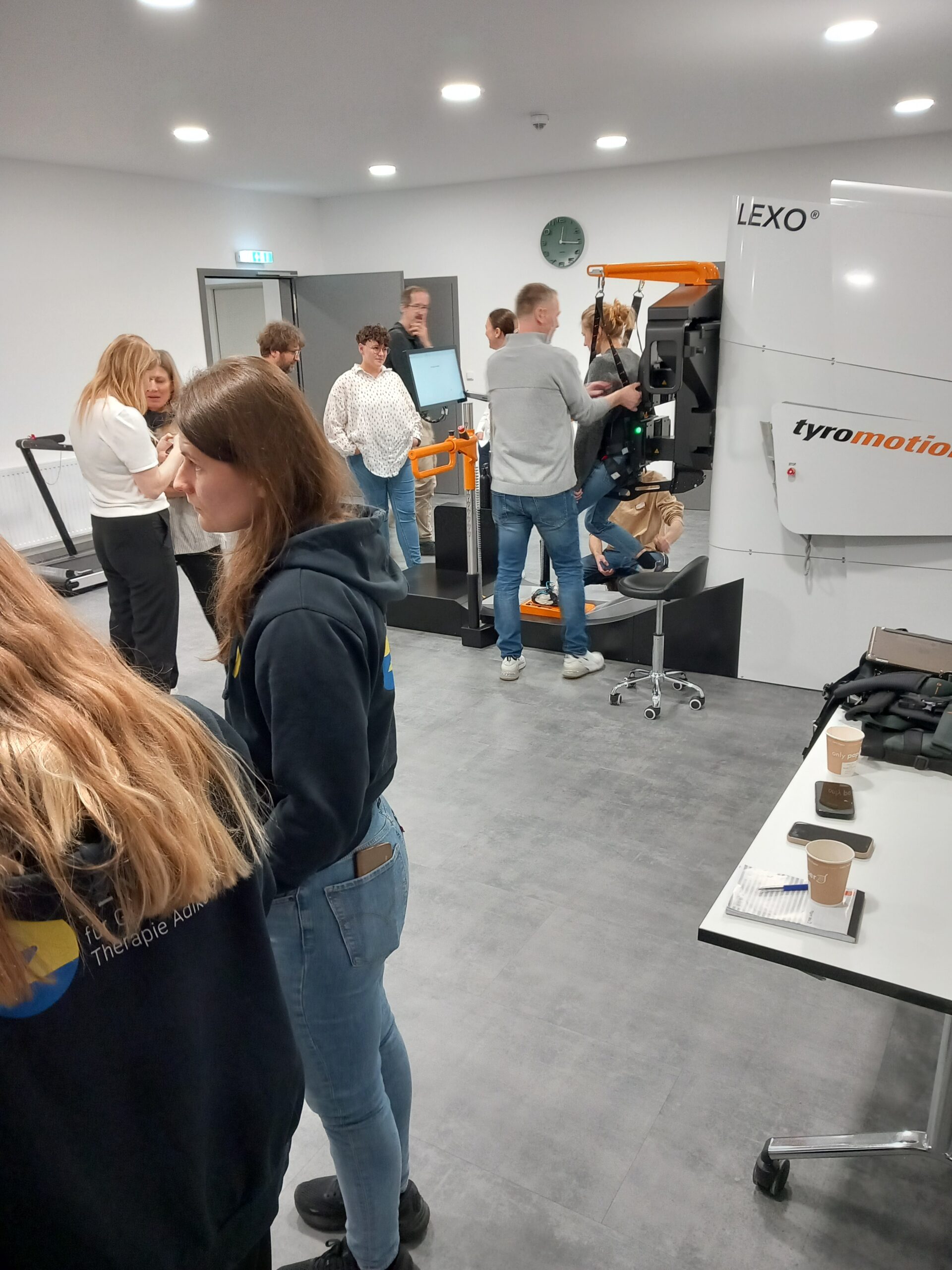 Recap: “Robotics in Rehab” Workshop – Insights, Exchange & Innovation: People in the therapy room, trying the gait trainer Lexo