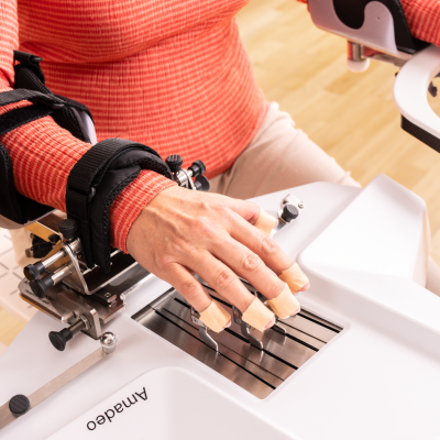 Hand of a woman in Amadeo finger-hand-rehabilitation device