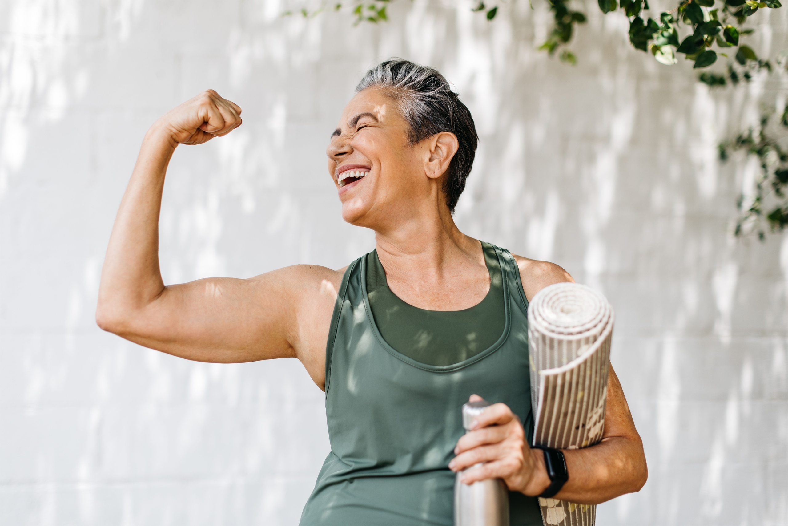 Sporty woman with trainingsshirt and water bottle in her hand
