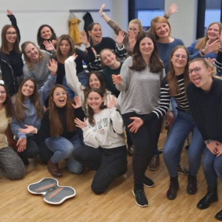 Selfie of our Head of Clinical Application Nicoline with the group of students from IMC University Applied Sciences Krems