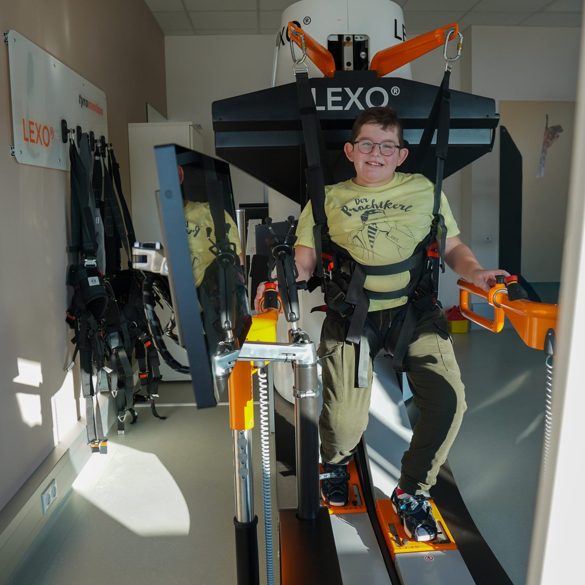 Patient Jonas Buchgeher at a therapy session on Lexo in kokon Rohrbach-Berg