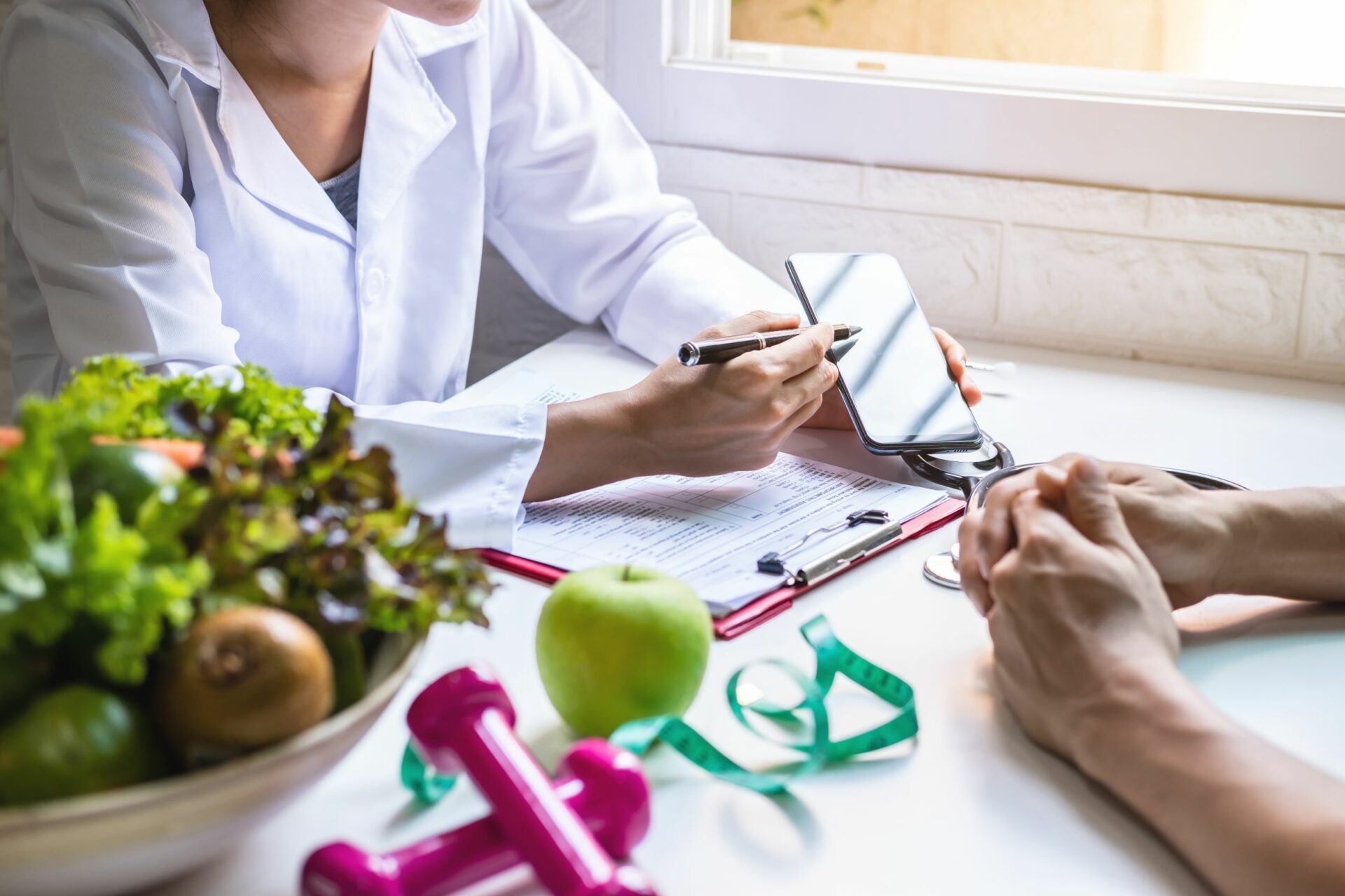 Nutritionist consulting a patient